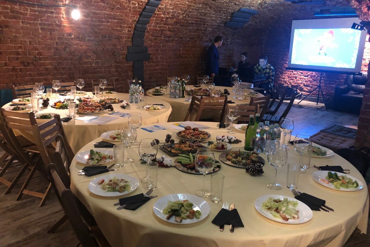 Арендовать Лофт с кирпичными сводами в центре