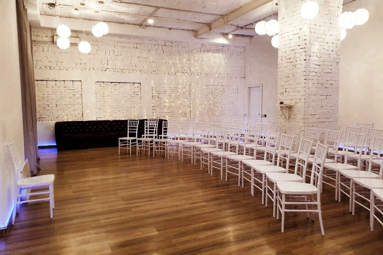 Арендовать Кафе Море Внутри. Яркий камерный лофт в белом кирпиче