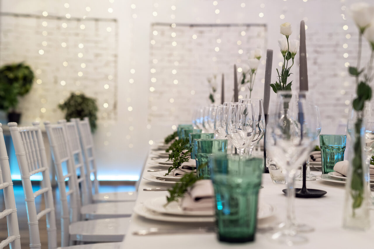 Арендовать Кафе Море Внутри. Яркий камерный лофт в белом кирпиче