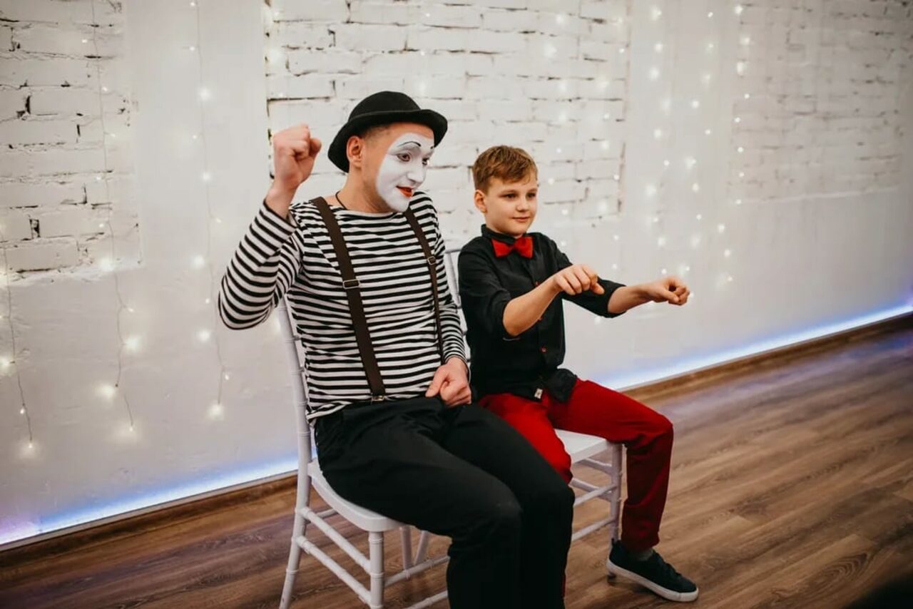 Арендовать Кафе Море Внутри. Яркий камерный лофт в белом кирпиче