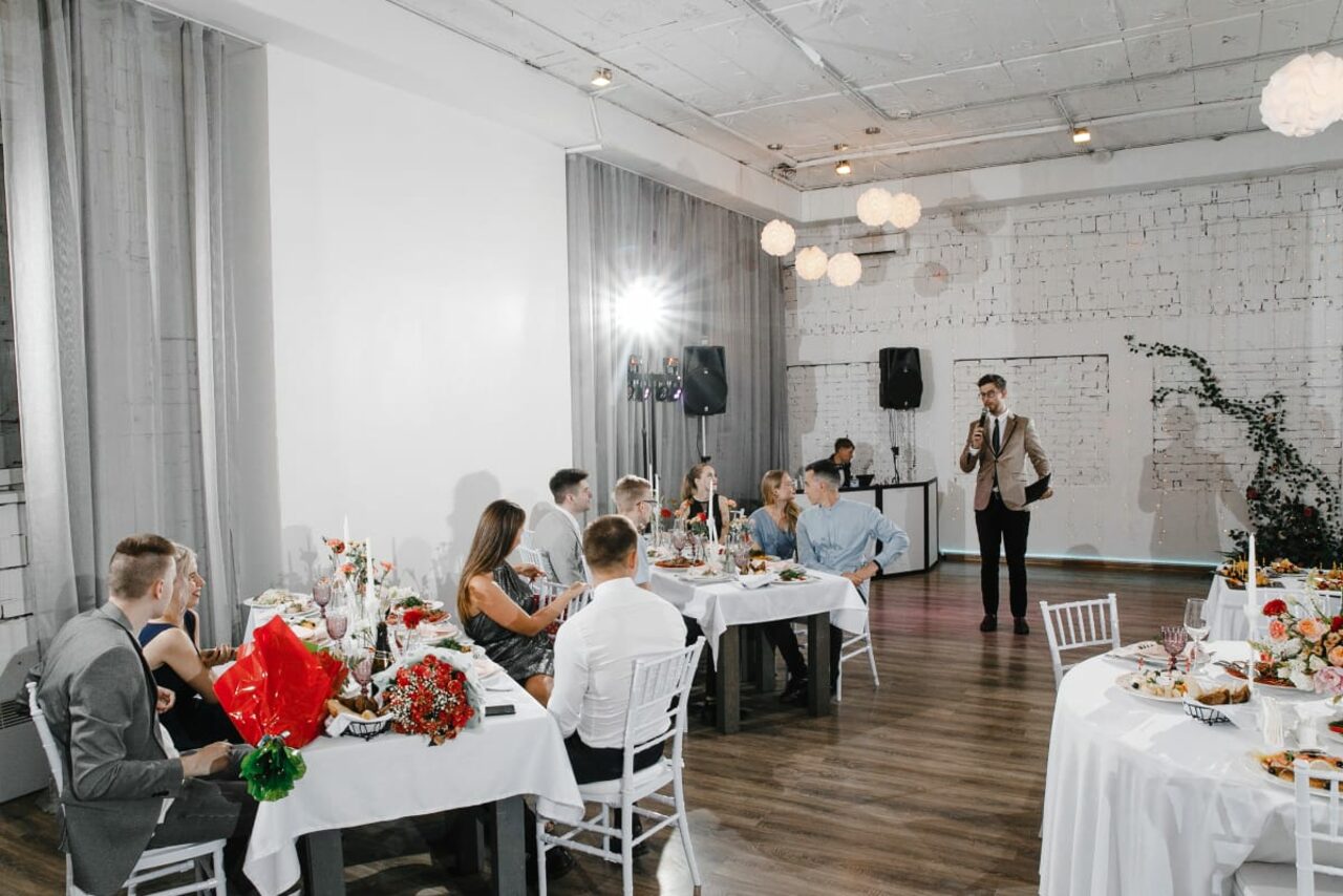 Арендовать Кафе Море Внутри. Яркий камерный лофт в белом кирпиче