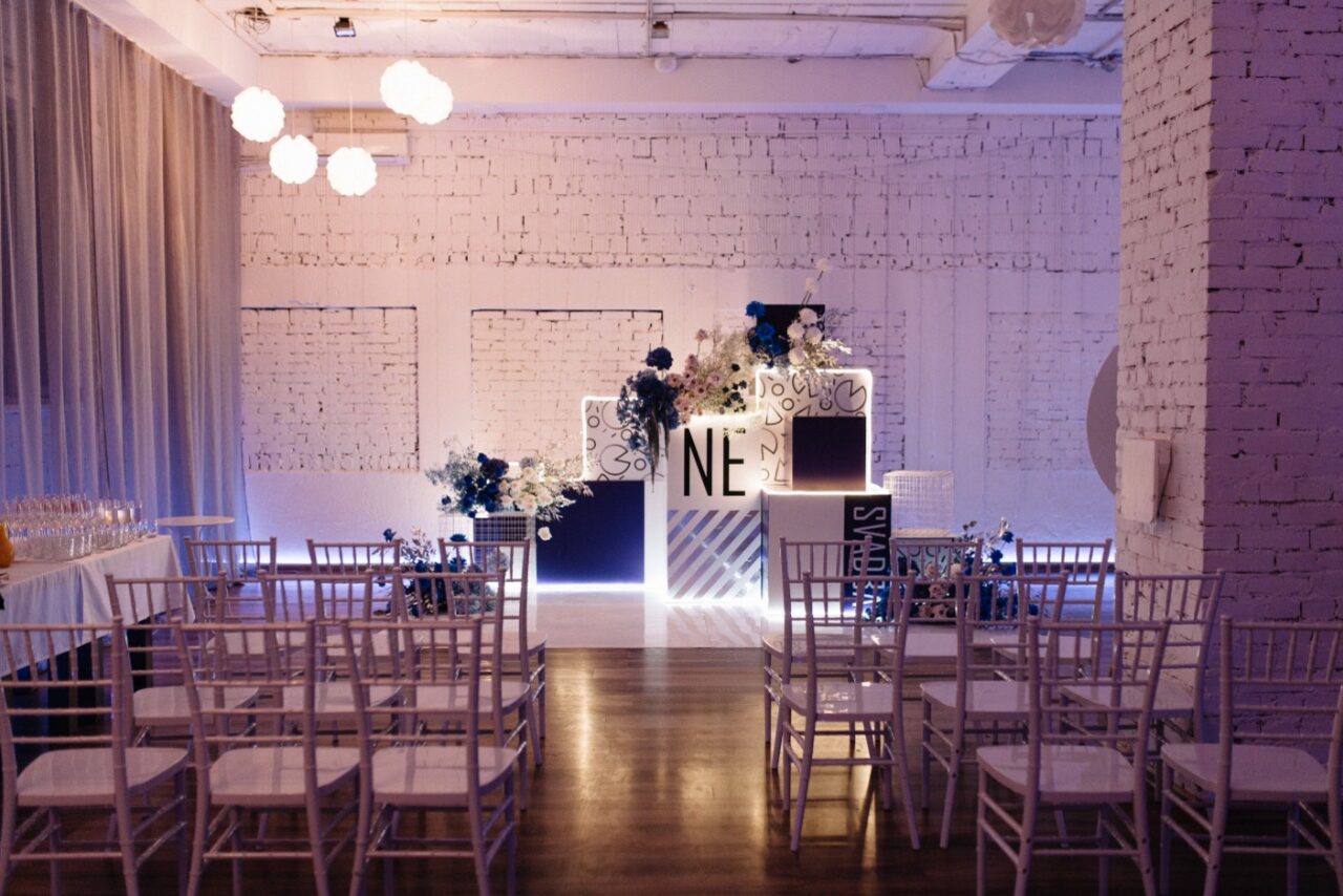 Арендовать Кафе Море Внутри. Яркий камерный лофт в белом кирпиче