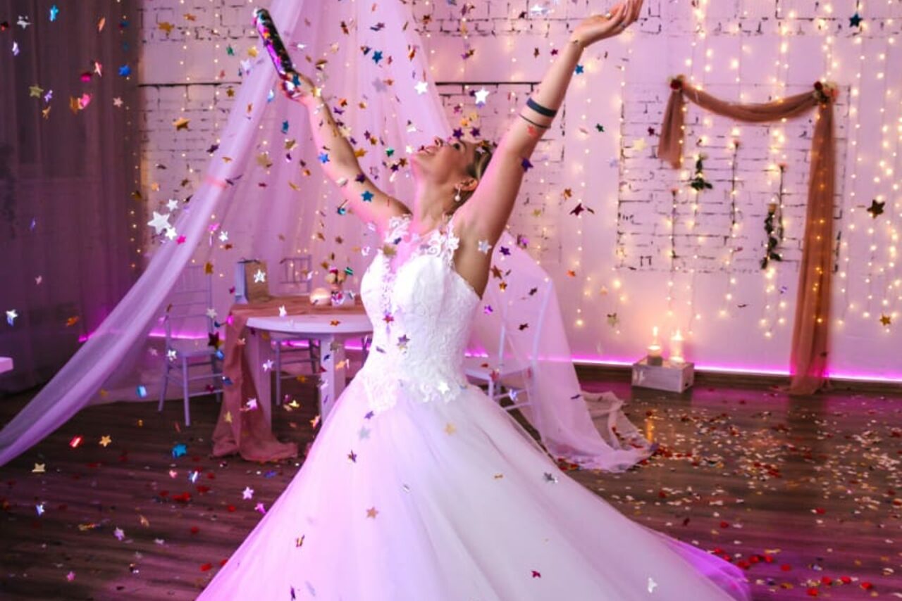 Арендовать Кафе Море Внутри. Яркий камерный лофт в белом кирпиче