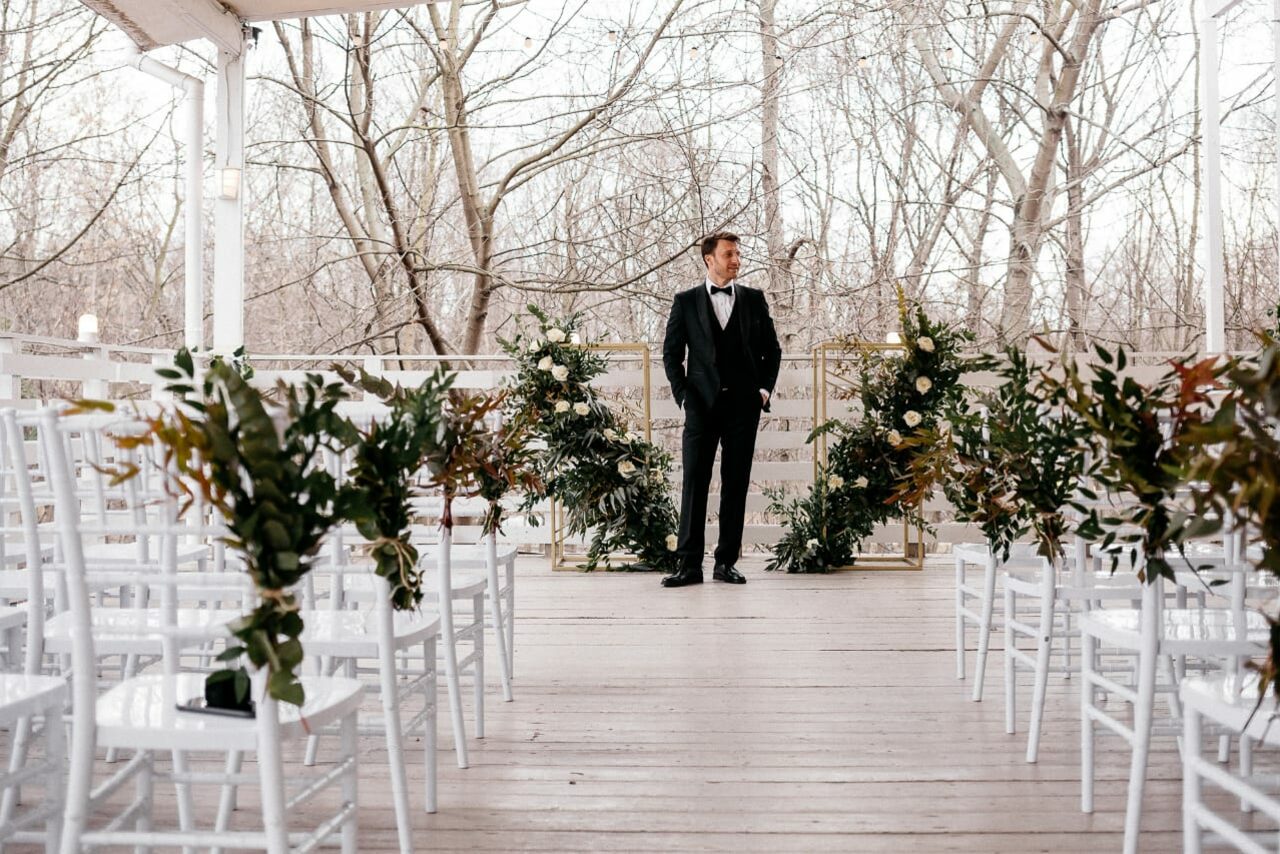 Арендовать Кафе Море Внутри. Открытая веранда в парке