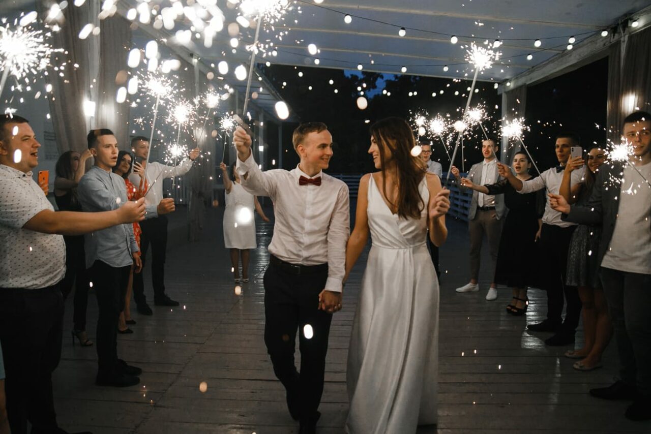 Арендовать Кафе Море Внутри. Открытая веранда в парке