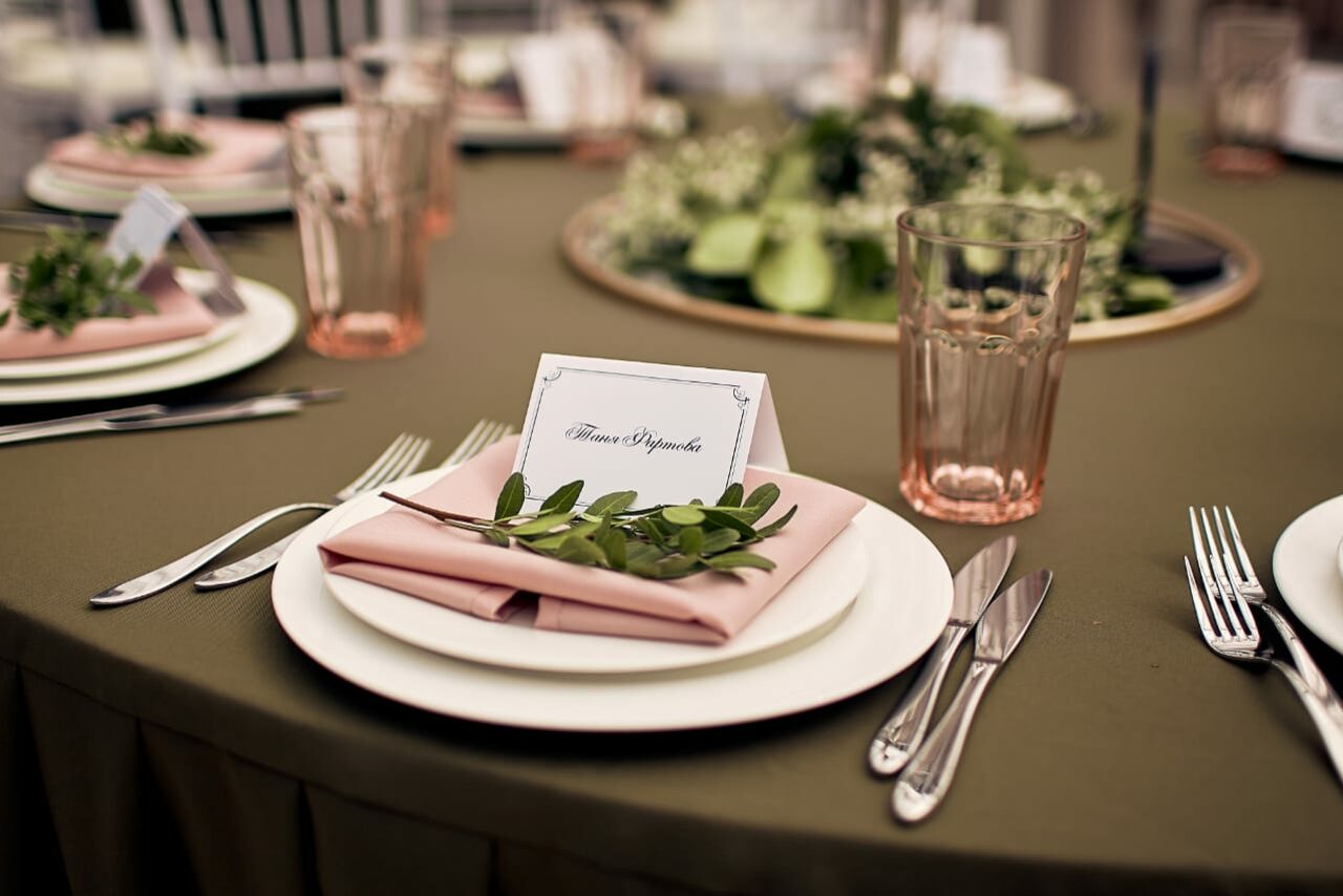 Арендовать Кафе Море Внутри. Открытая веранда в парке