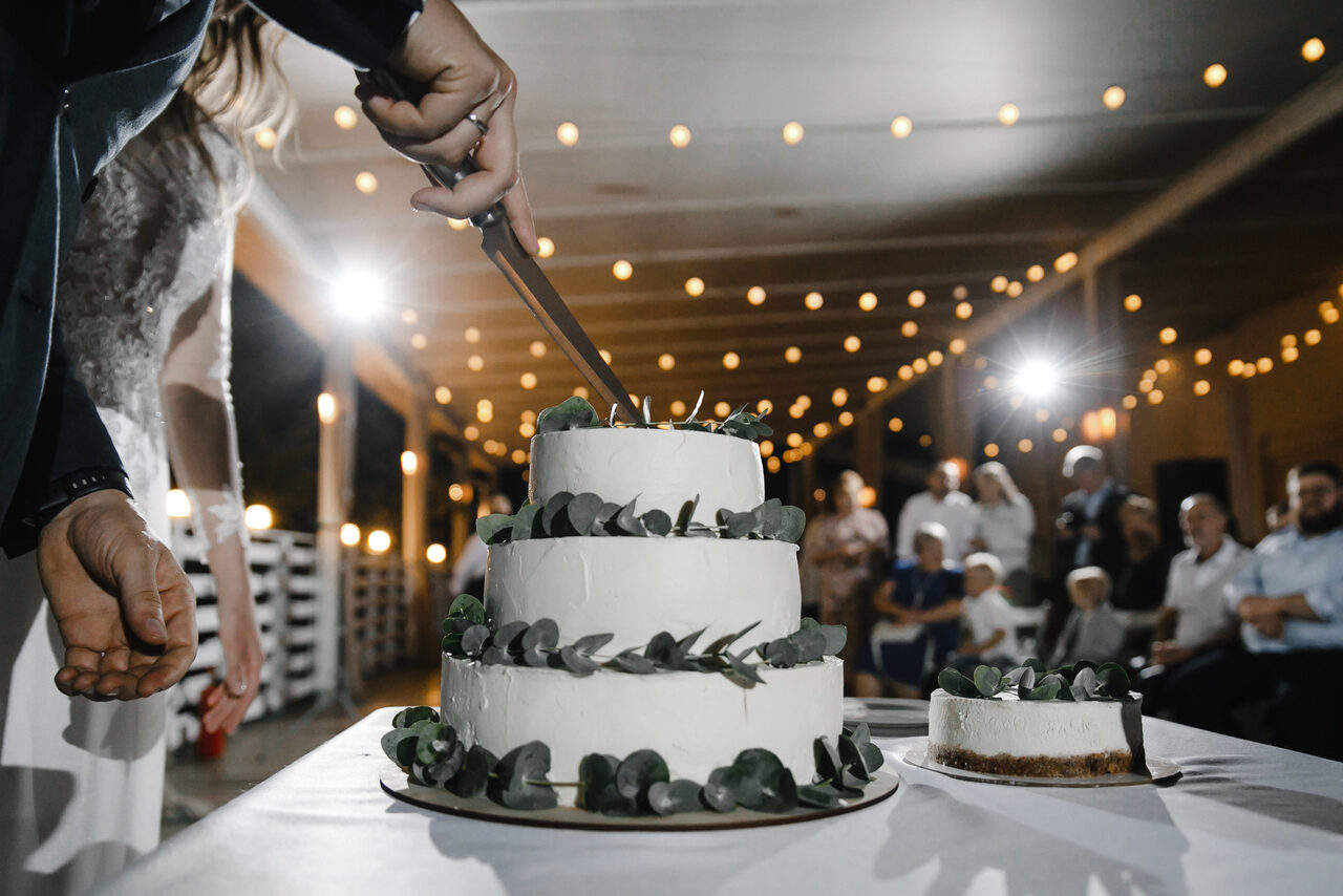 Арендовать Кафе Море Внутри. Открытая веранда в парке