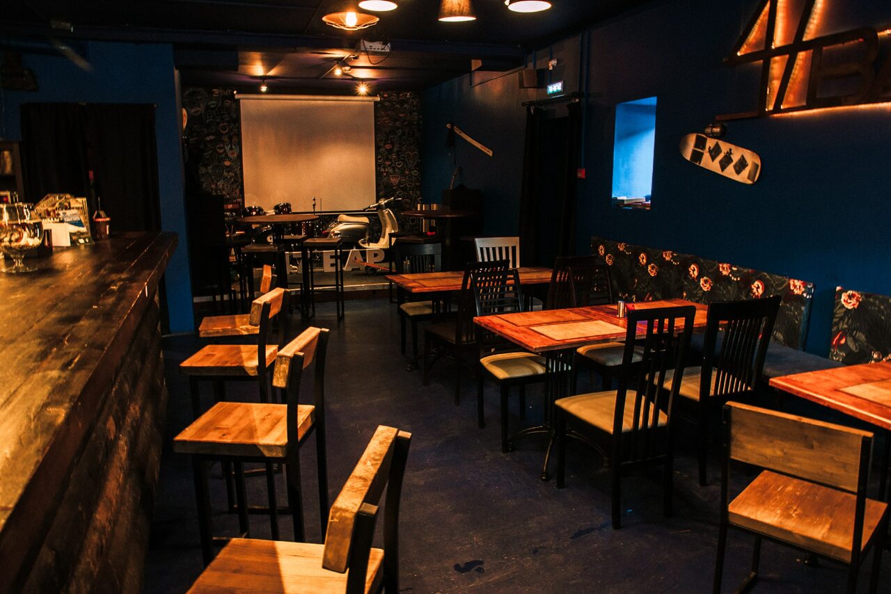 Арендовать Уютный бар на 2 зала с аутентичным дизайном