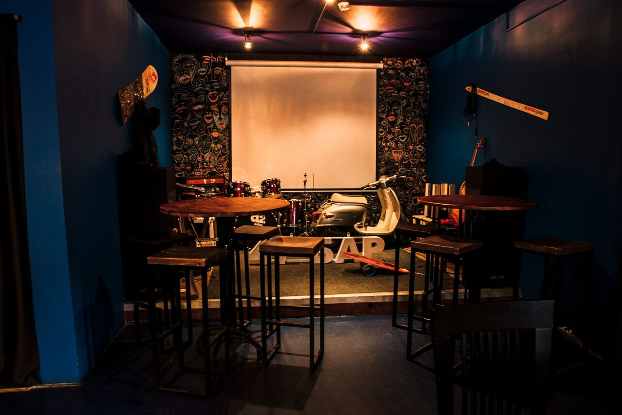 Арендовать Уютный бар на 2 зала с аутентичным дизайном