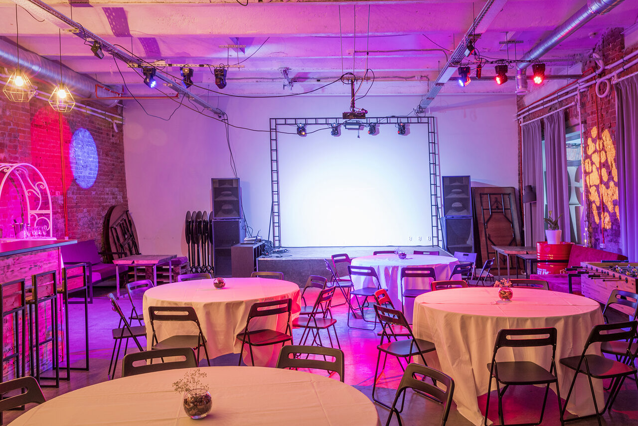 Арендовать COM.NATA. Лофт-пространство в красном кирпиче 