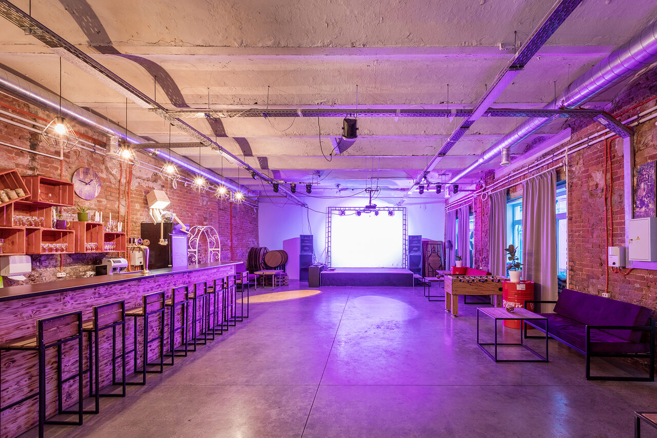 Арендовать COM.NATA. Лофт-пространство в красном кирпиче 