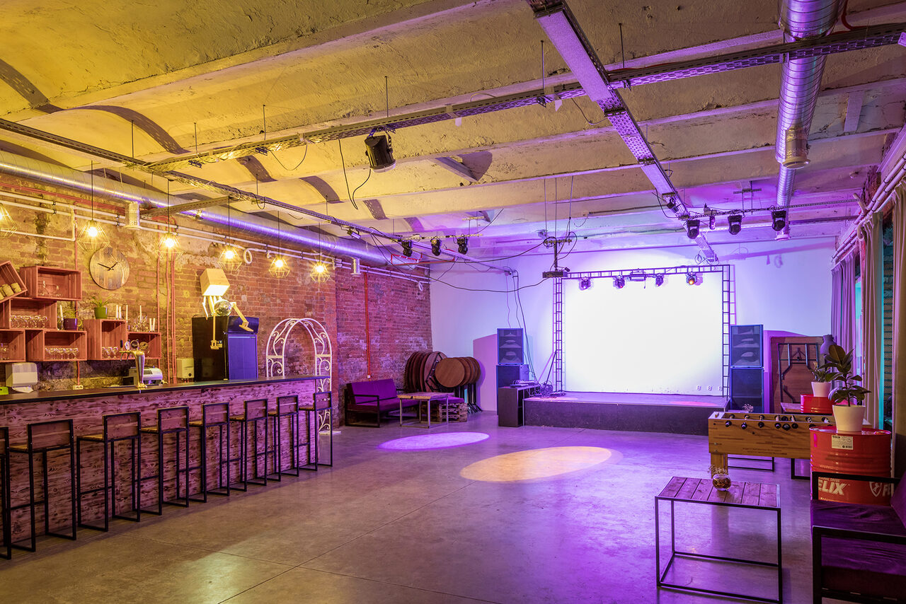 Арендовать COM.NATA. Лофт-пространство в красном кирпиче 