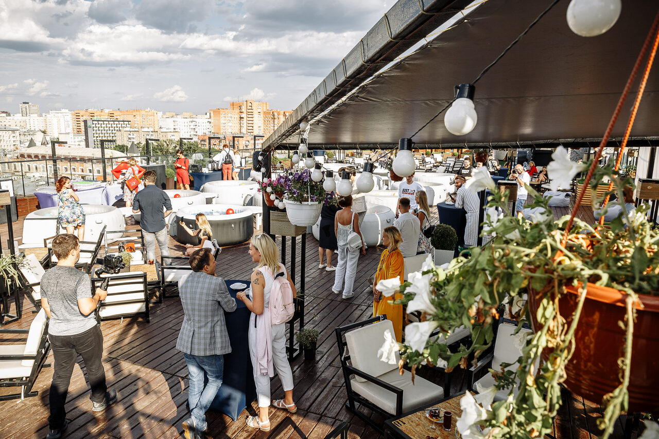 Арендовать Igloobar Многофункциональная крыша в центре Москвы