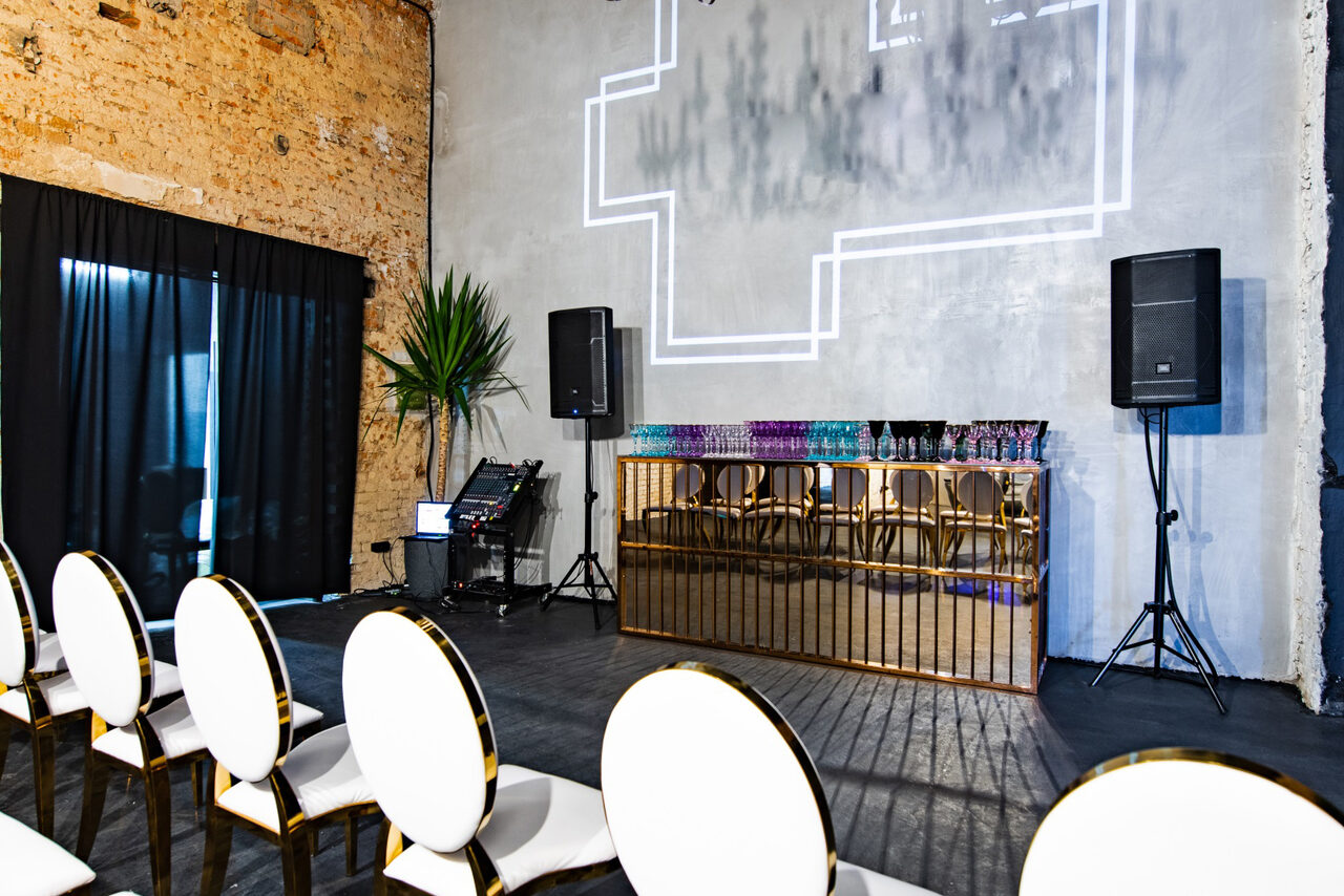 Арендовать Мультиформатное пространство с верандой