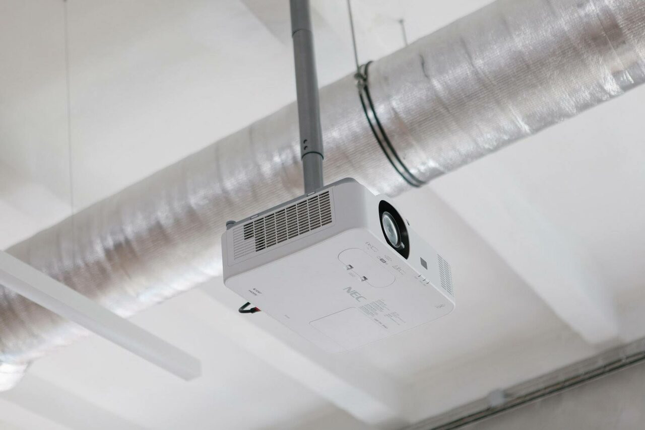 Арендовать Просторный зал для деловых и образовательных мероприятий