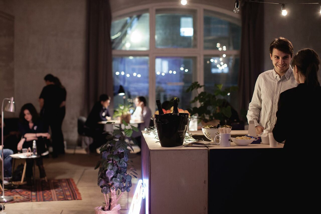 Арендовать Просторный зал для деловых и образовательных мероприятий