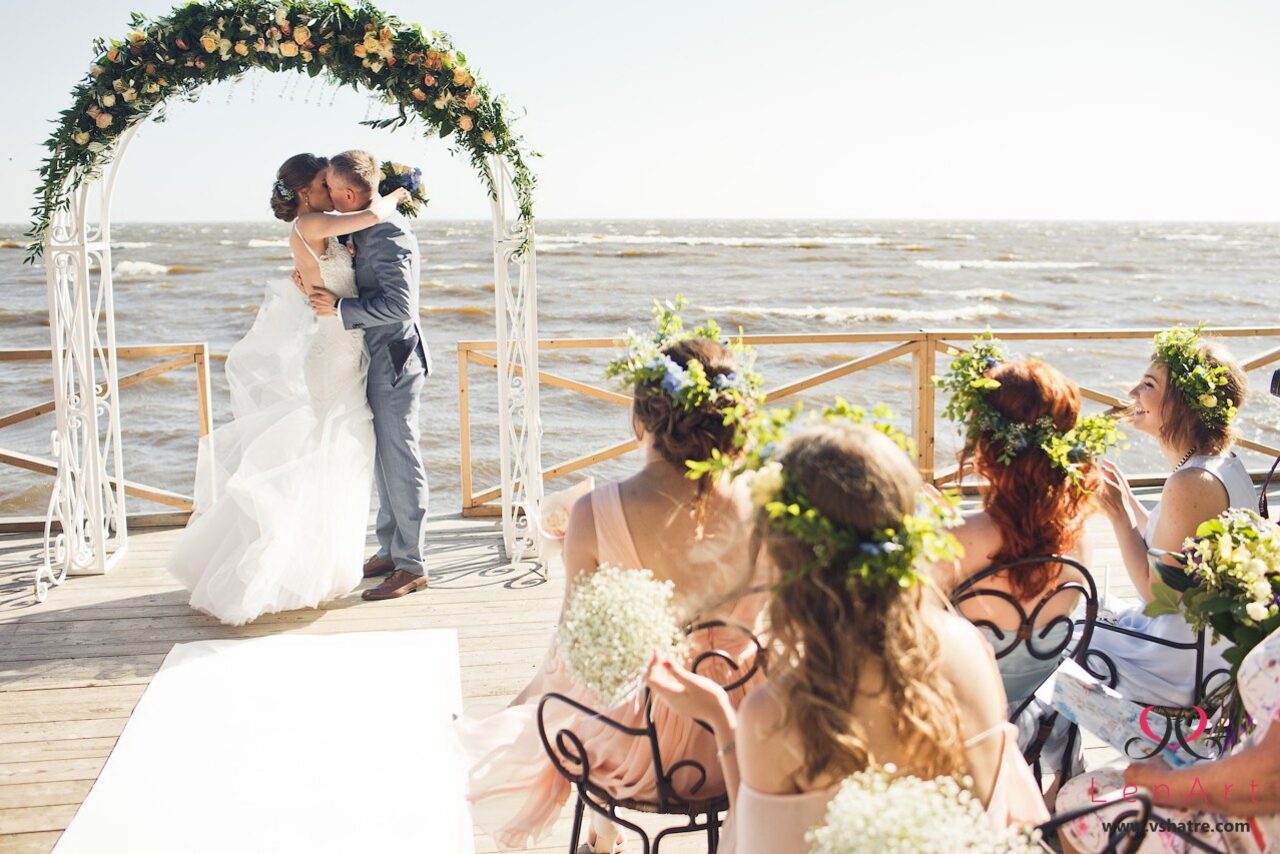 Арендовать Paradise Шатер на берегу Финского залива