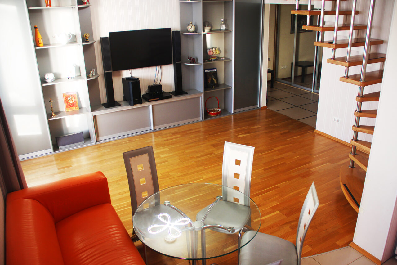 Арендовать Двухуровневая квартира 