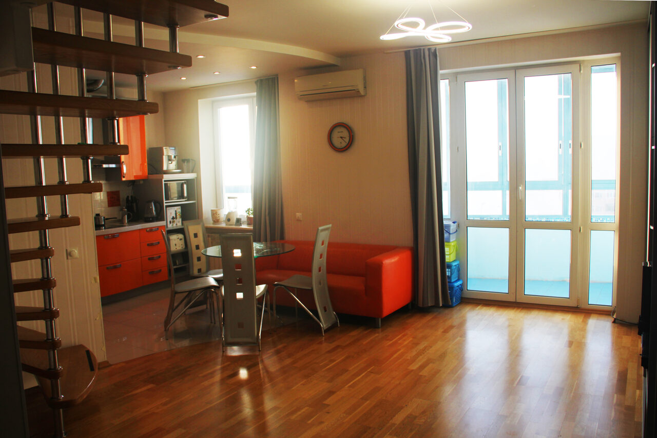 Арендовать Двухуровневая квартира 