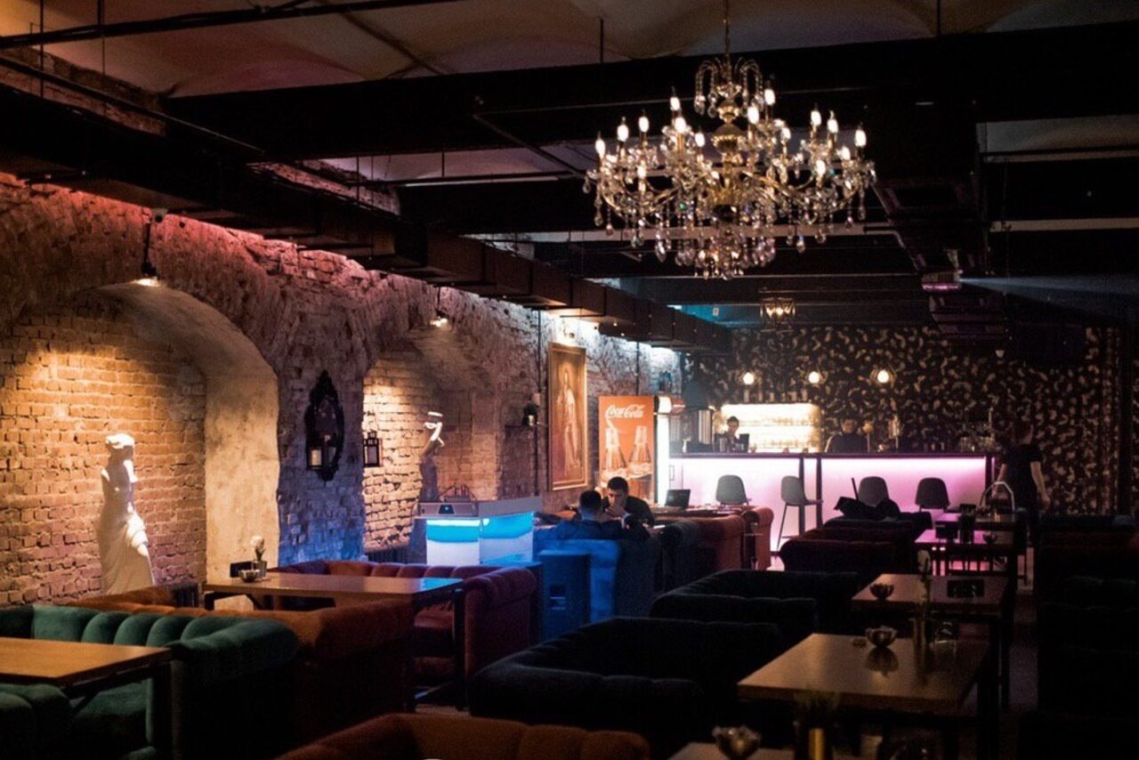 Арендовать Loft for Friends Лаунж-бар с летней верандой