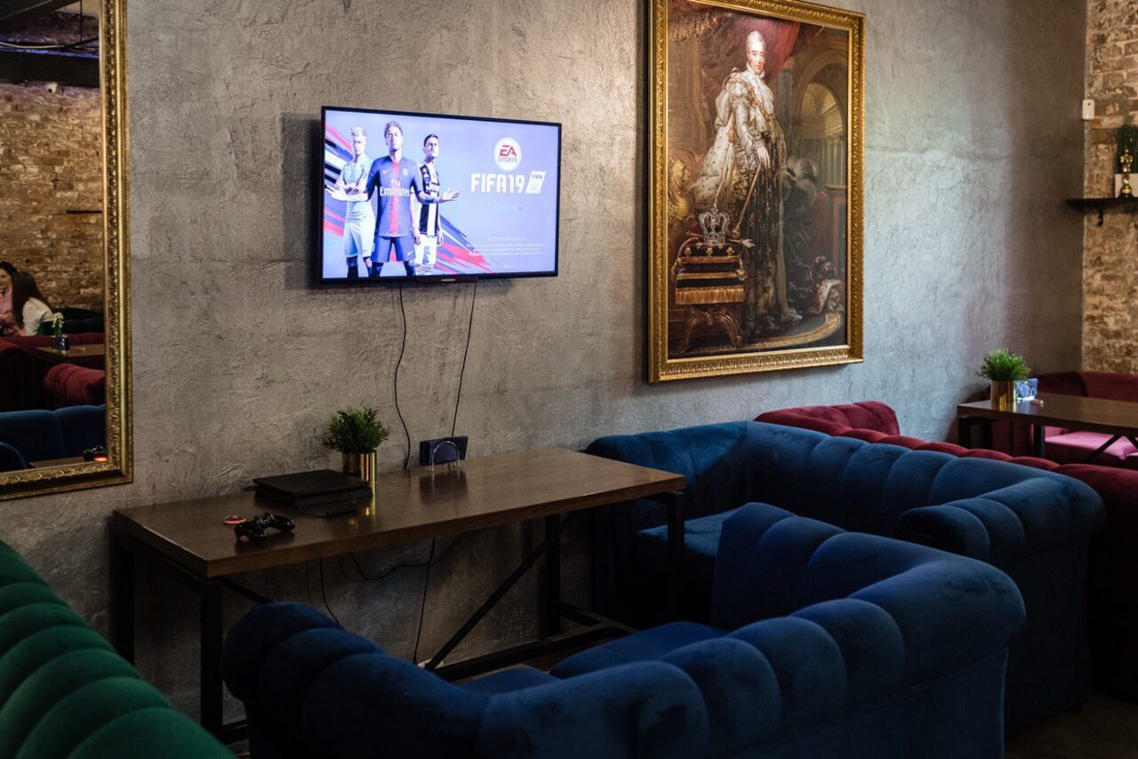 Арендовать Loft for Friends Лаунж-бар с летней верандой