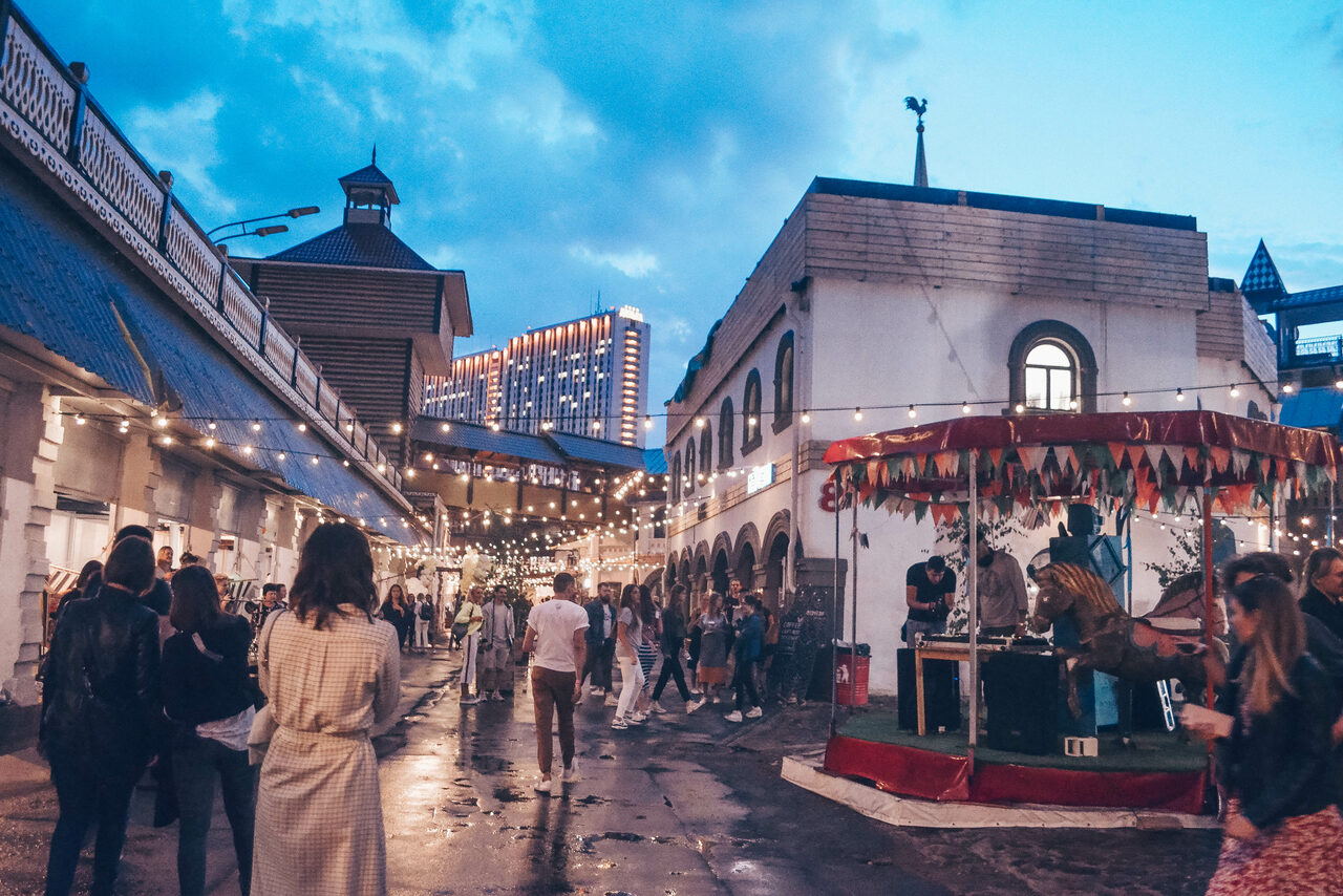 Арендовать Vernissage Уличная зона для масштабных мероприятий