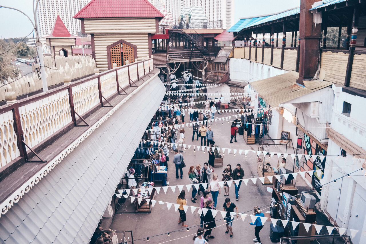 Арендовать Vernissage Уличная зона для масштабных мероприятий