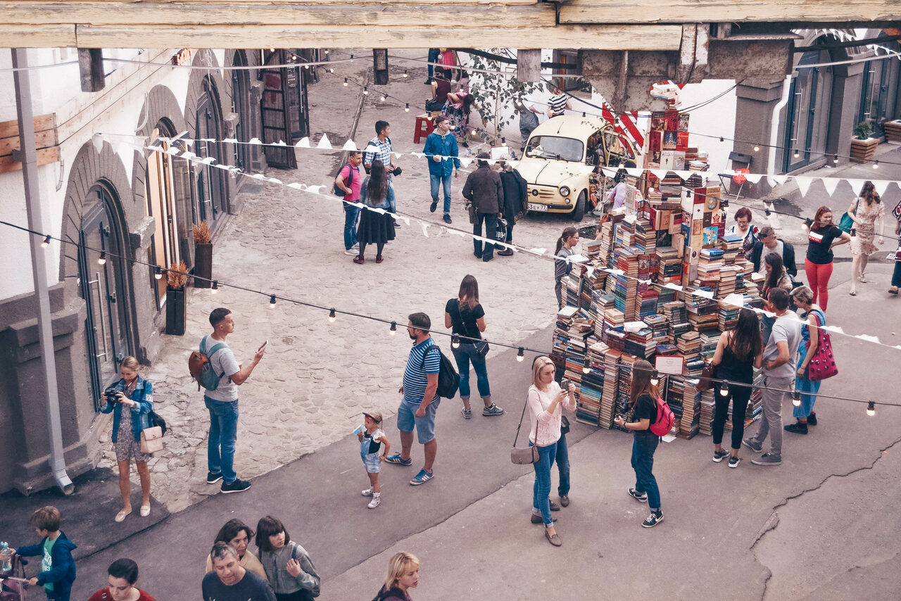 Арендовать Vernissage Уличная зона для масштабных мероприятий