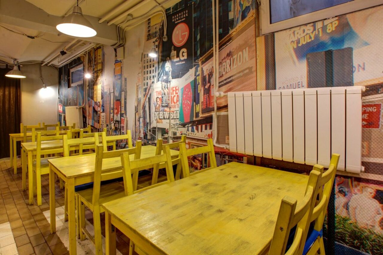 Арендовать CheckPoint Большой яркий зал с проектором в центре Москвы