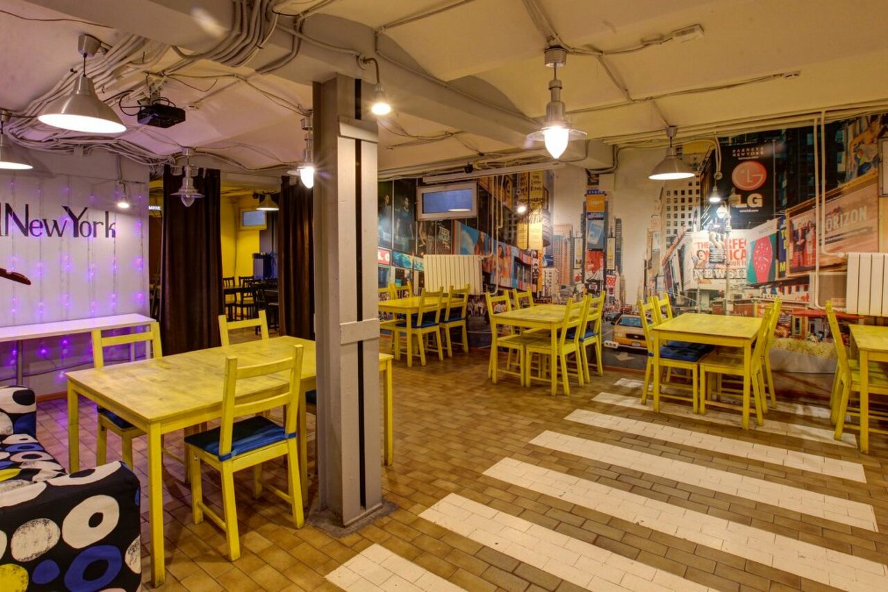 Арендовать CheckPoint Большой яркий зал с проектором в центре Москвы