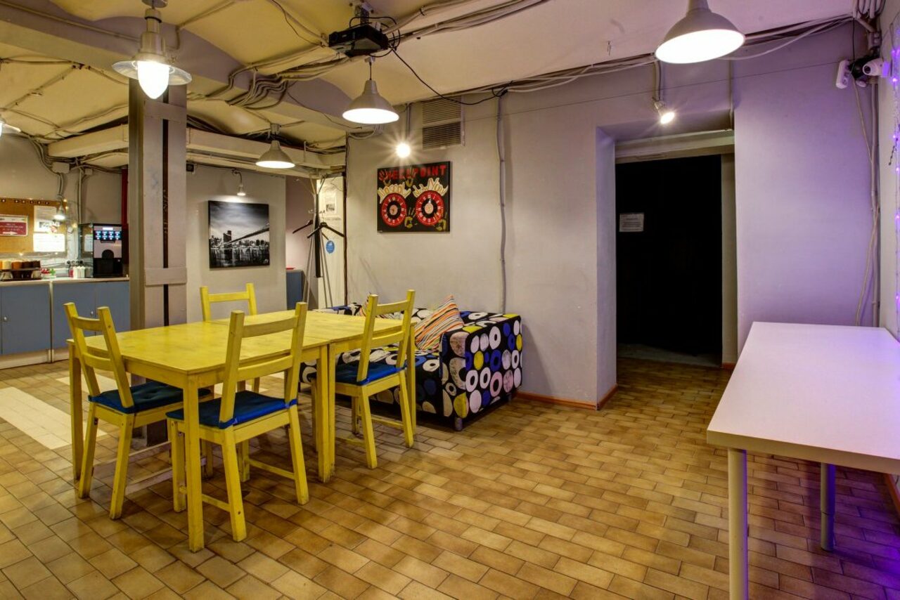 Арендовать CheckPoint Большой яркий зал с проектором в центре Москвы