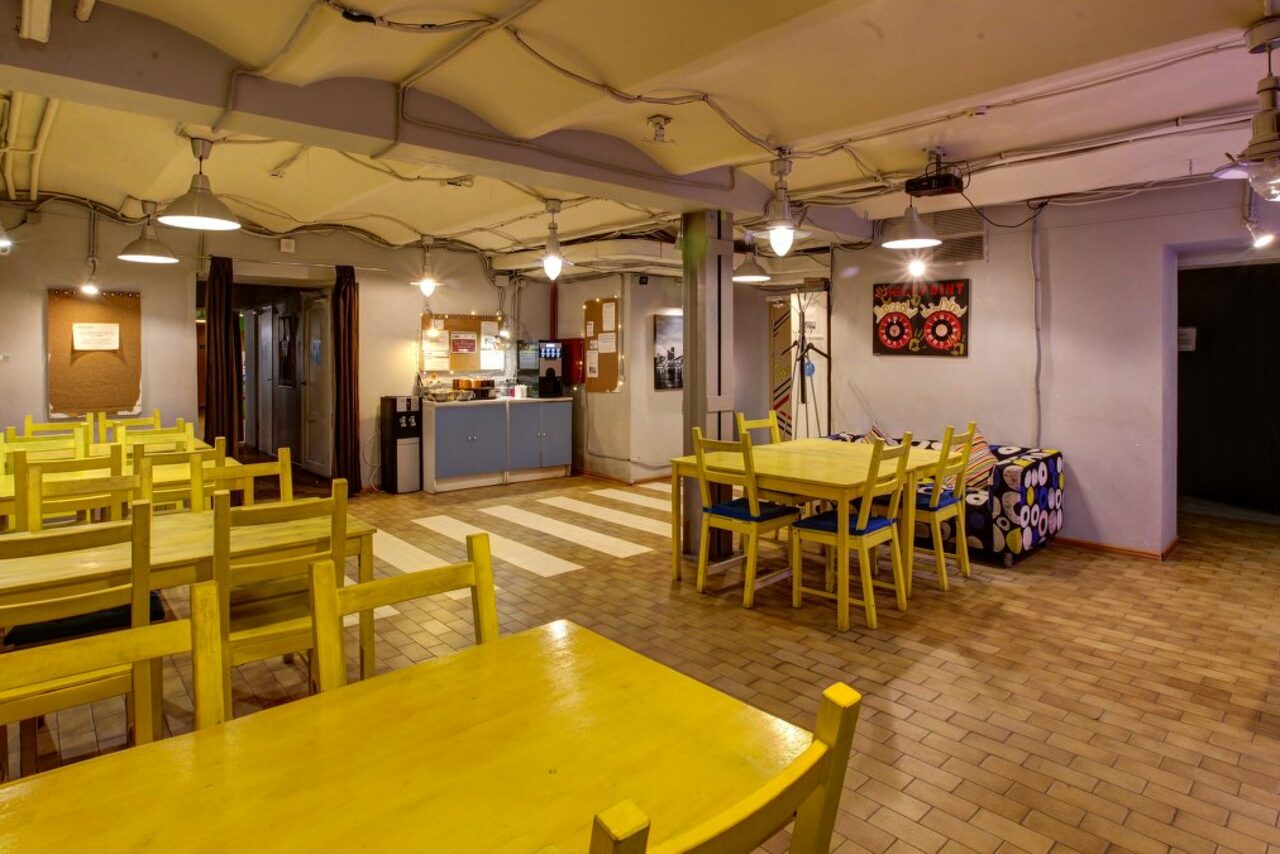 Арендовать CheckPoint Большой яркий зал с проектором в центре Москвы