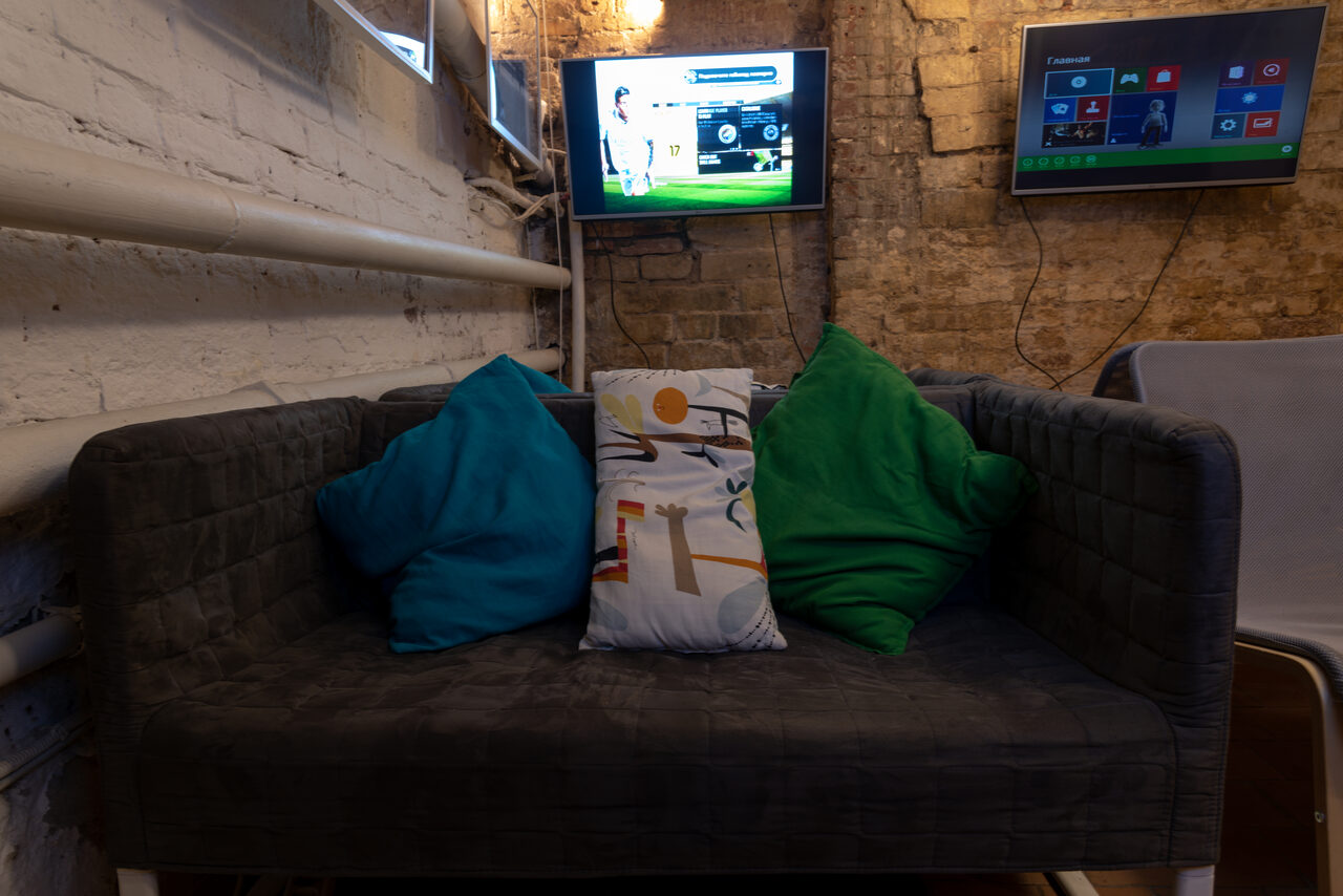 Арендовать CheckPoint Лофт для игр в приставки в центре Москвы