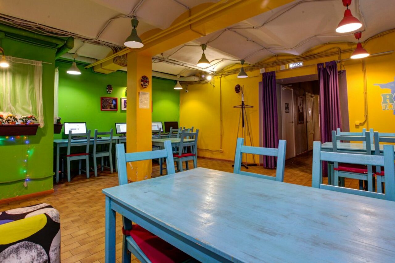 Арендовать Просторный зал для коворкинга в центре Москвы с компьютерами