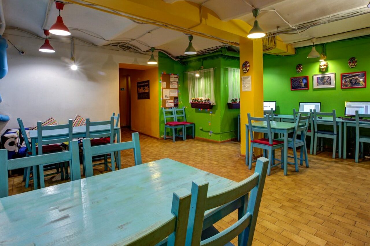 Арендовать Просторный зал для коворкинга в центре Москвы с компьютерами