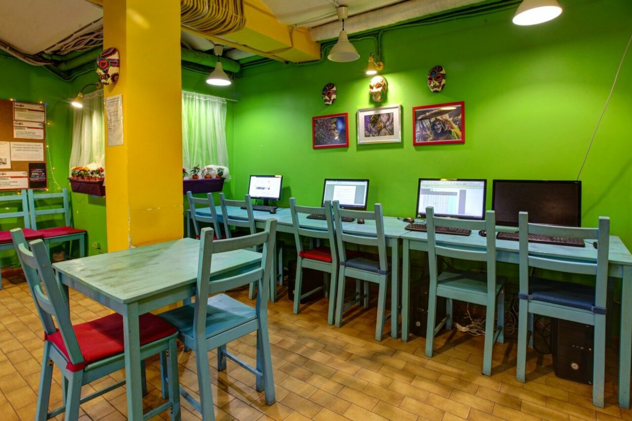 Арендовать Просторный зал для коворкинга в центре Москвы с компьютерами