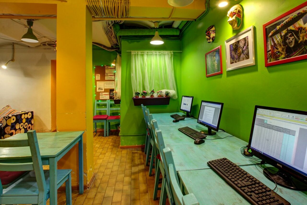 Арендовать Просторный зал для коворкинга в центре Москвы с компьютерами