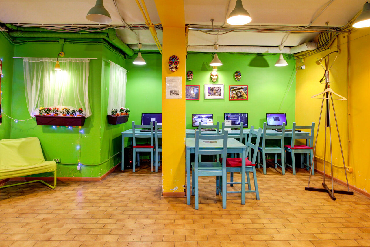 Арендовать Просторный зал для коворкинга в центре Москвы с компьютерами