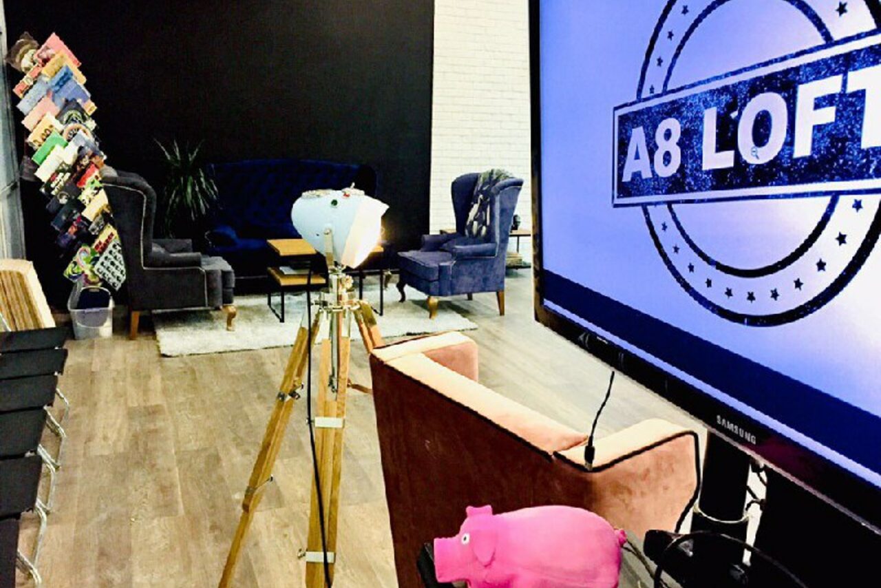 Арендовать  A8 Loft. Многофункциональный лофт для деловых мероприятий