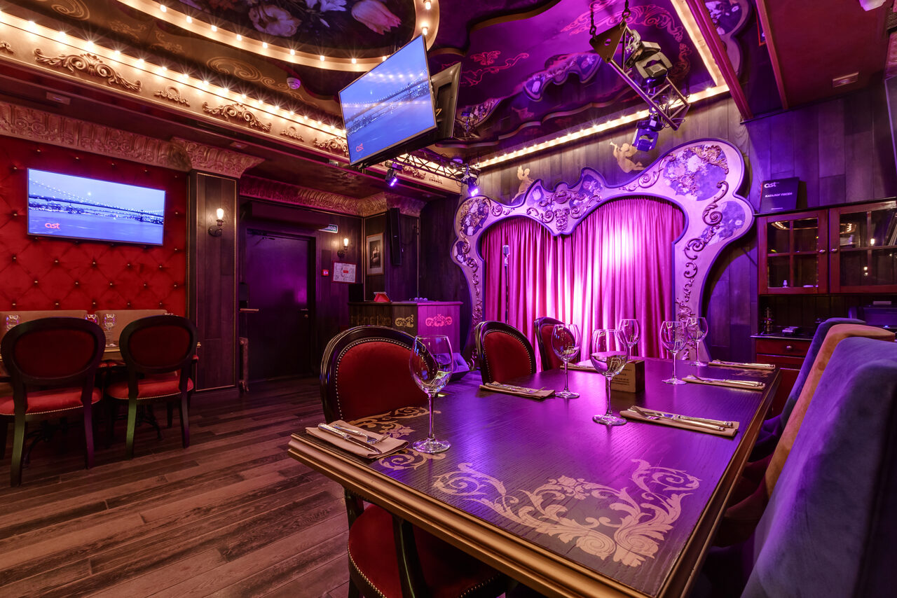 Арендовать Профессионально оборудованный караоке-зал