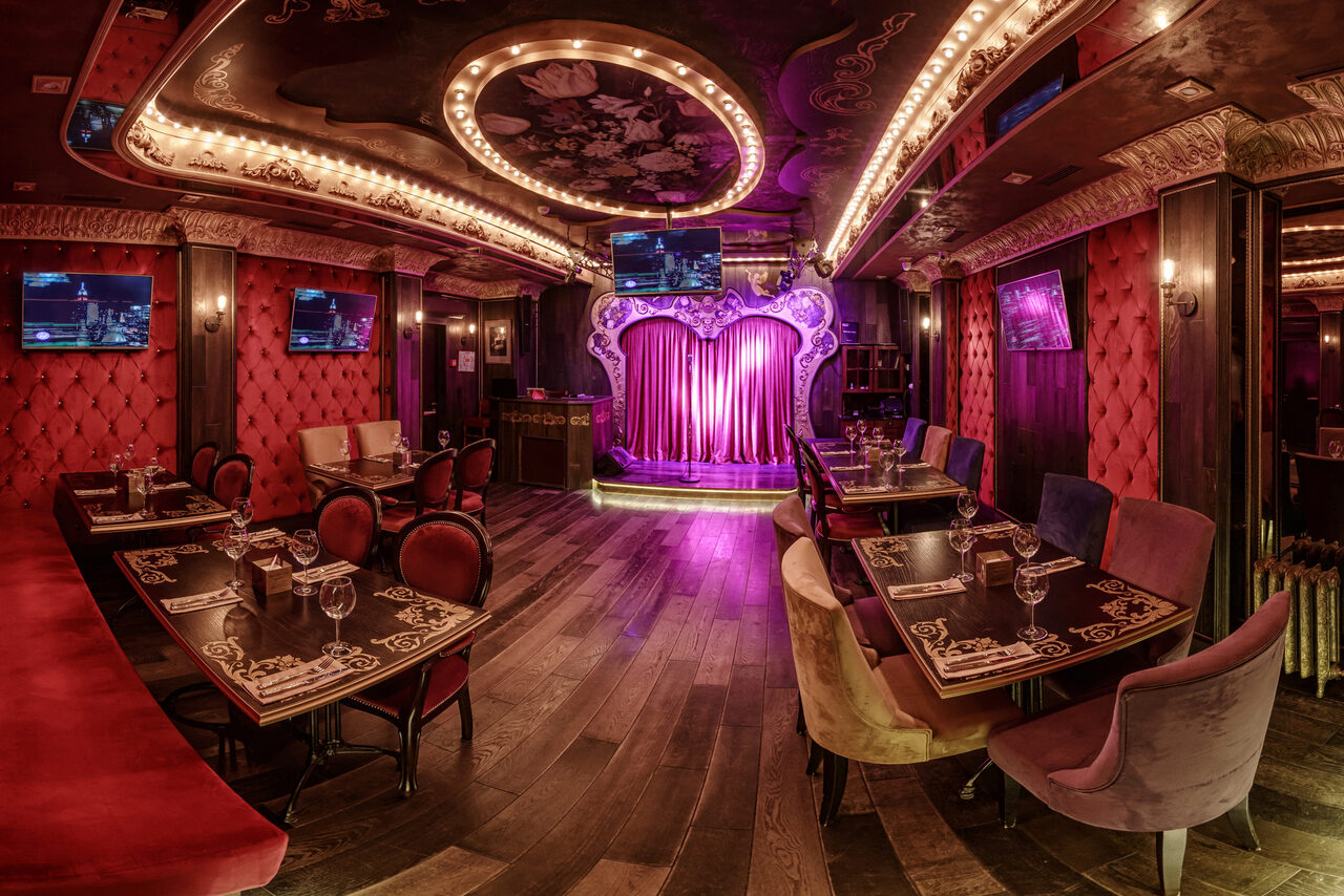 Арендовать Профессионально оборудованный караоке-зал