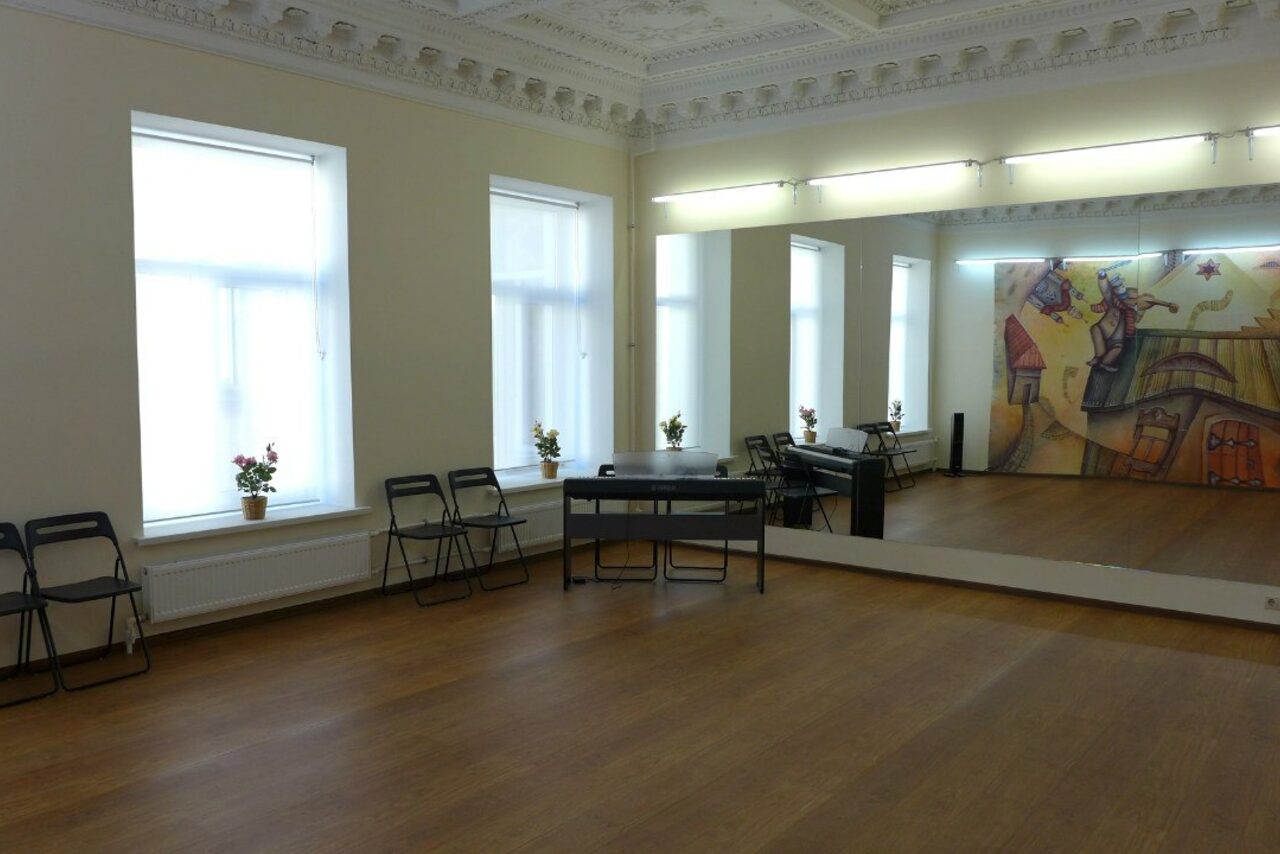 Арендовать J&M School 