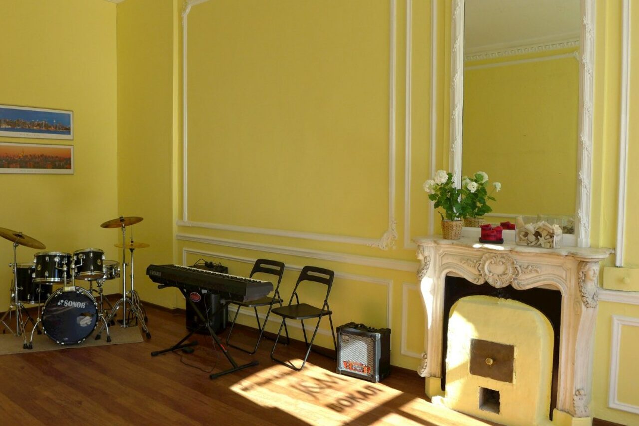 Арендовать J&M School 