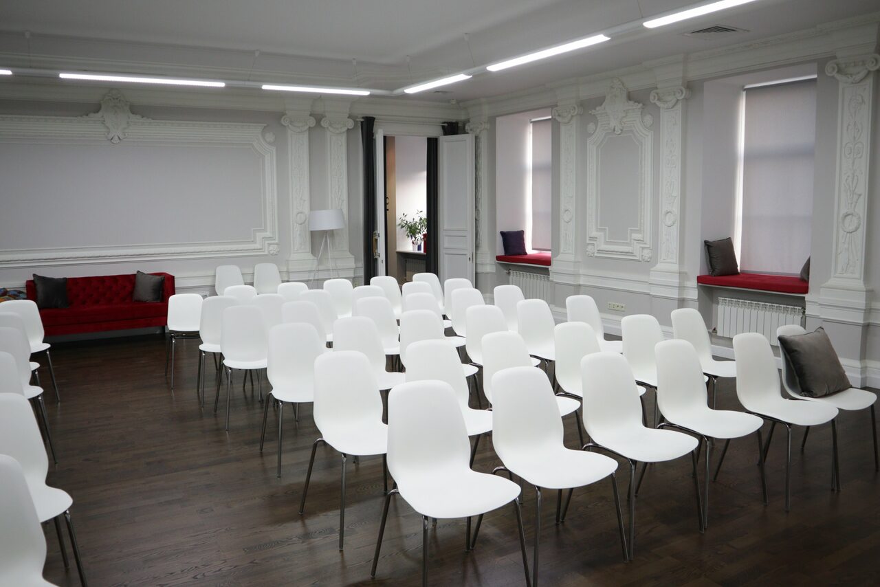 Арендовать Зал с лепниной в историческом здании