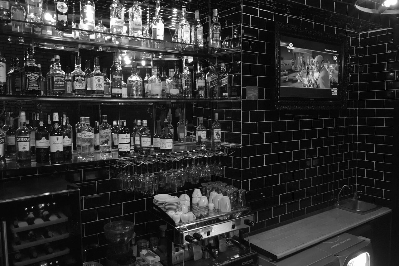 Арендовать Edward`s pub. Лофт в стиле английского паба 