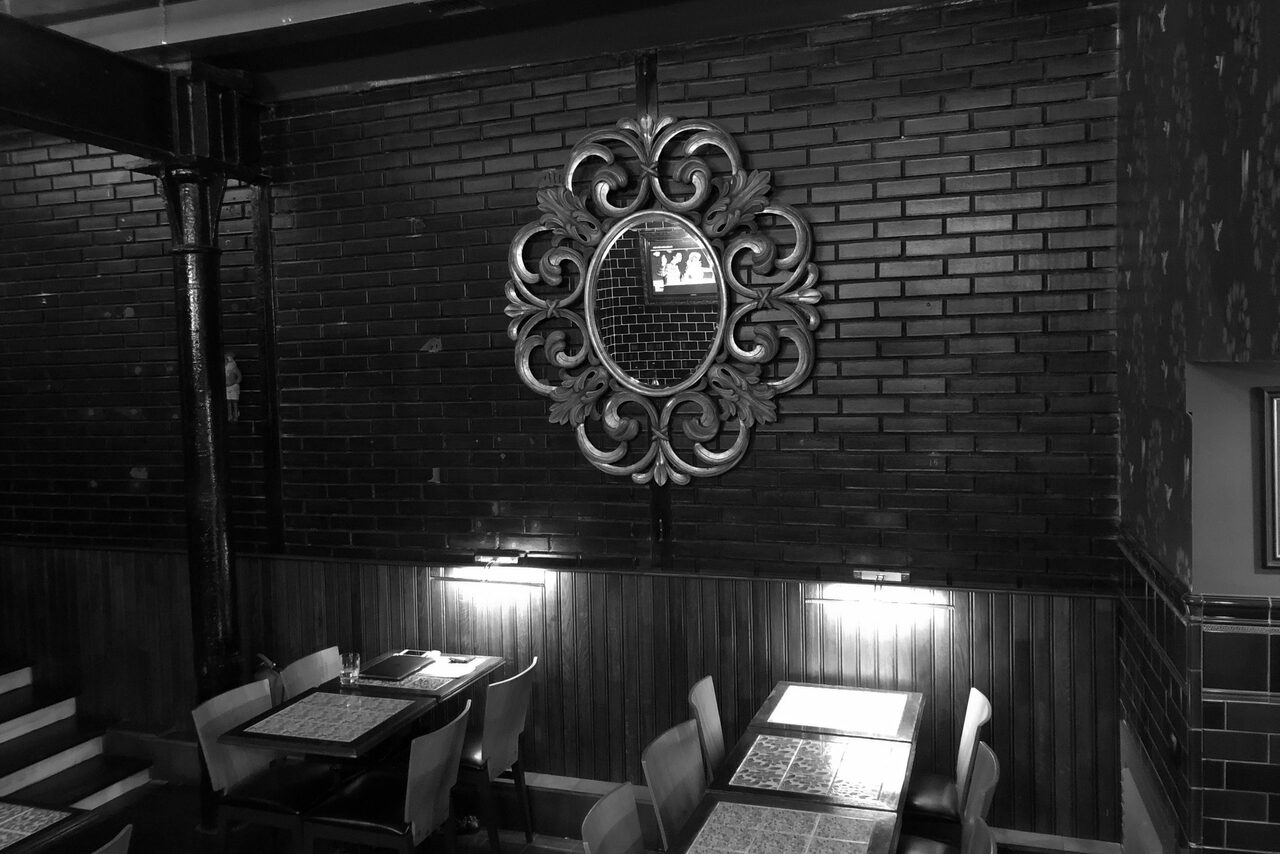 Арендовать Edward`s pub. Лофт в стиле английского паба 