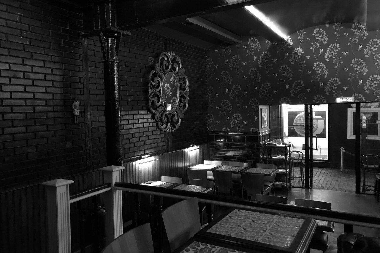 Арендовать Edward`s pub. Лофт в стиле английского паба 