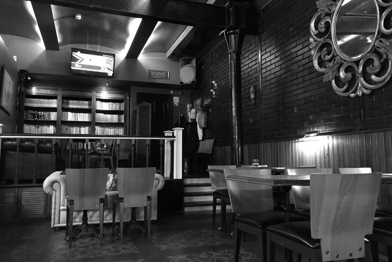 Арендовать Edward`s pub. Лофт в стиле английского паба 