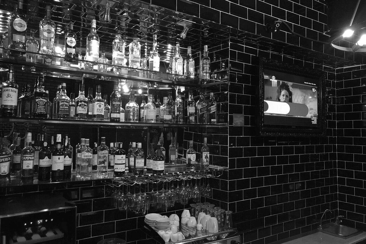 Арендовать Edward`s pub. Лофт в стиле английского паба 