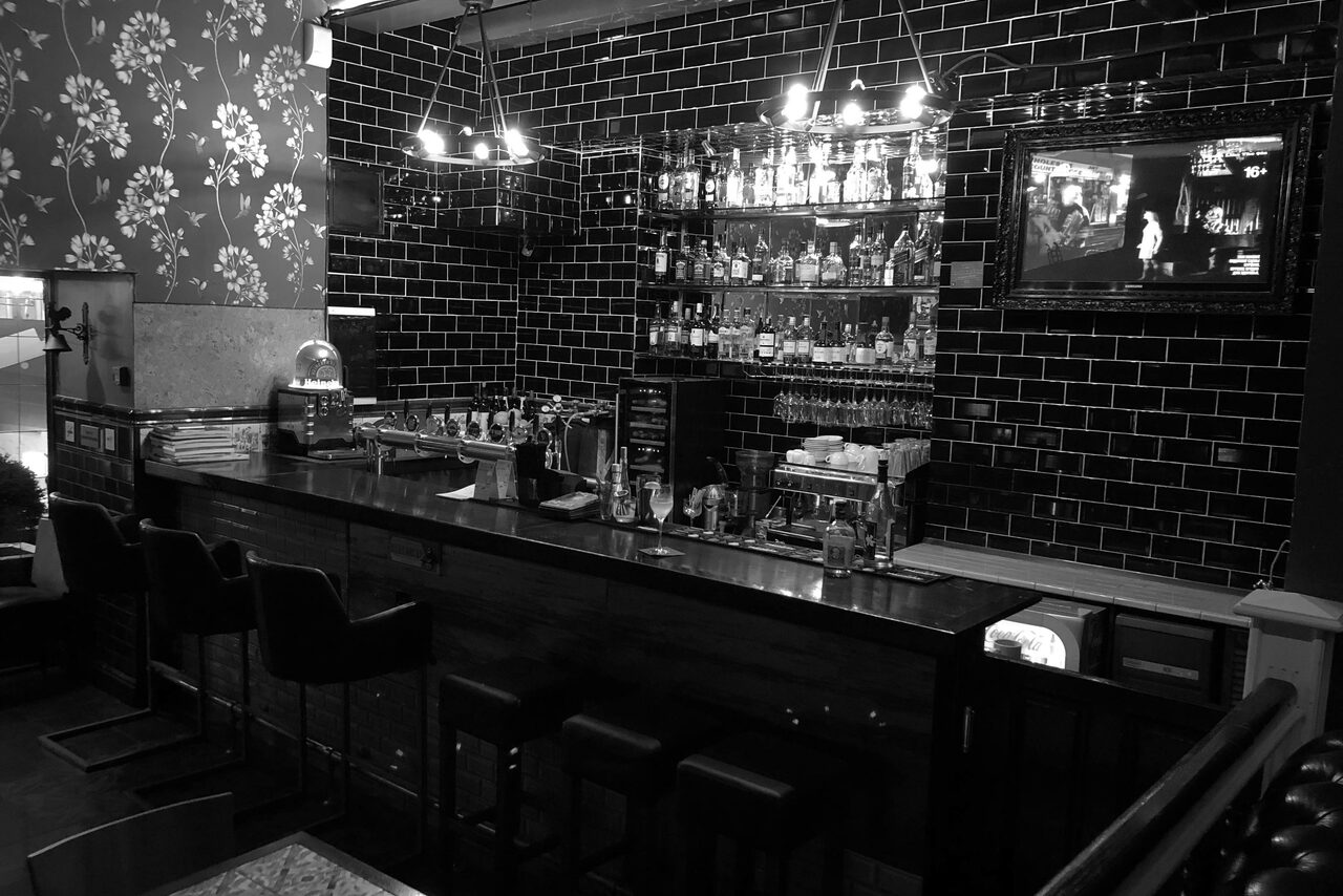 Арендовать Edward`s pub. Лофт в стиле английского паба на Курской 